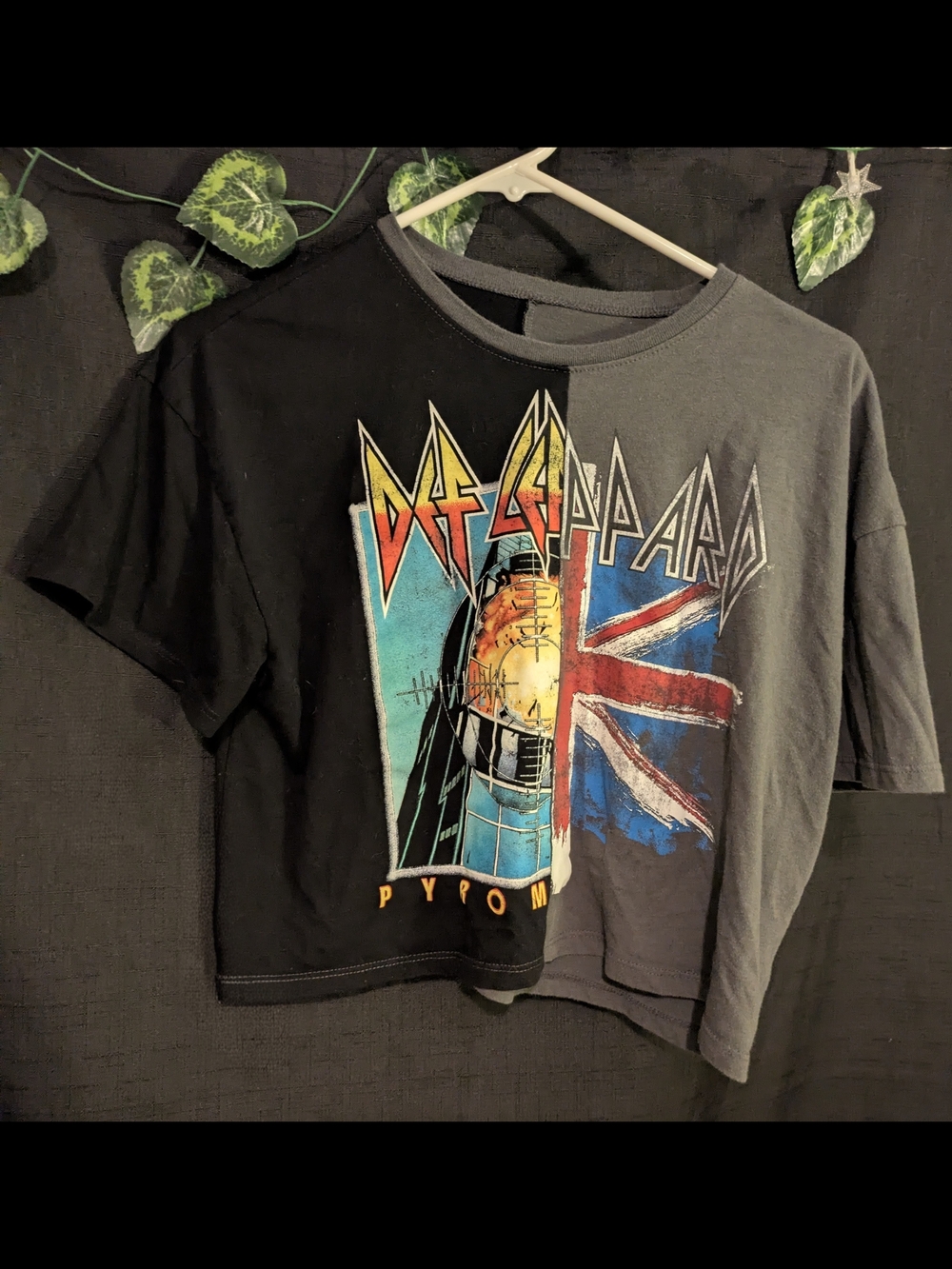 Def Leppard Split-Graphic Black Crop Tee - Women's Short Sleeve